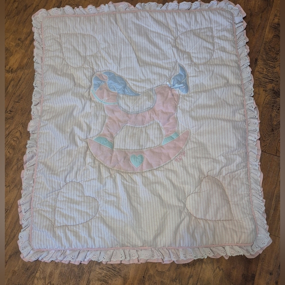 Vntge Crib Comforter Pink/white Striped W/rocking Horse Ruffle Edge - Picture 1 of 13